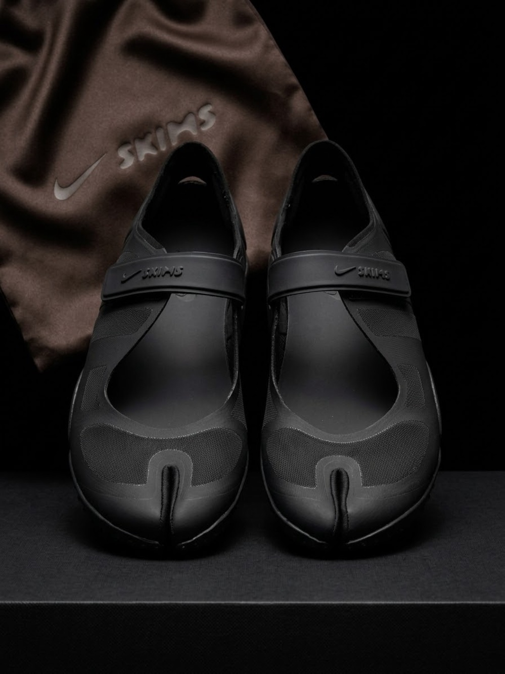 Nike x SKIMS Rift Mesh sneakers in the sold-out Black Onyx Size 7